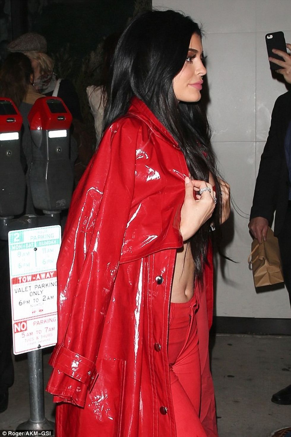 1481394505_kylie6