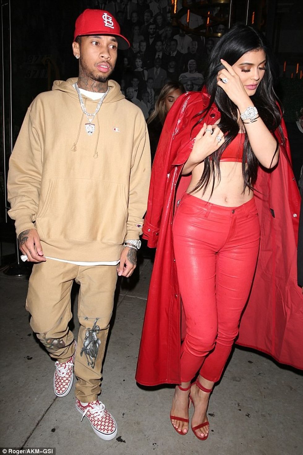 1481394512_kylie7