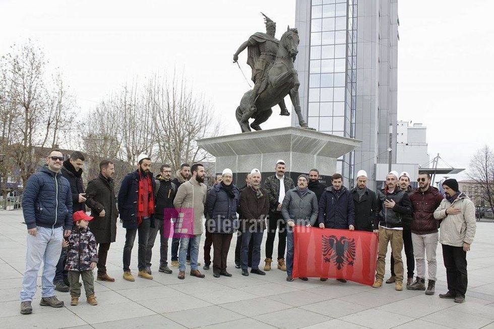 15282066_10154853238610513_1043999838_n-1