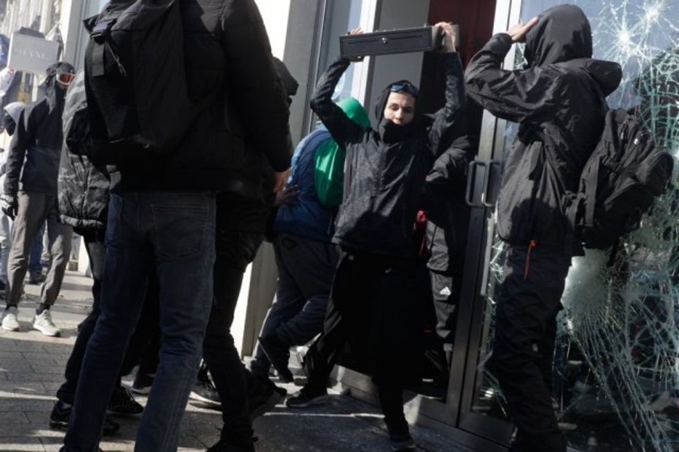 1555752888 5f22ae550f9859d7e7e69338a9ff4cfeb1459a8499f76549146b663876fd55fe