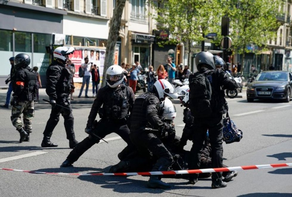 1555765443 000 1FS8JJ