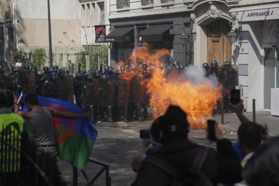 1555772796 000 1FS8Y3