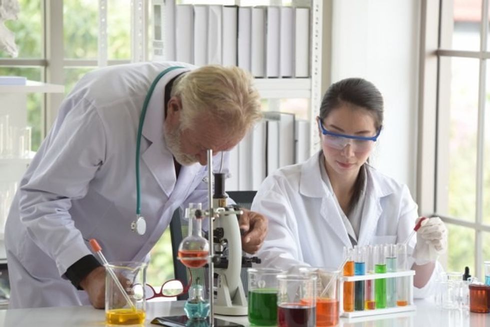 15799063825f3e31f46712a524