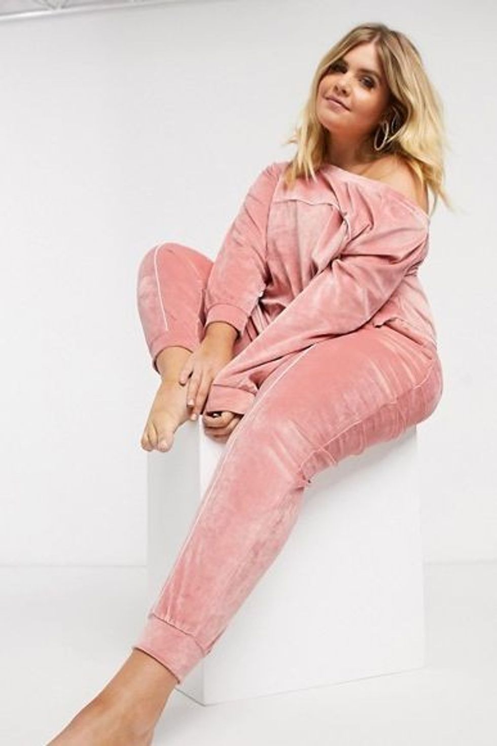 1584730109 12879391 1 pink