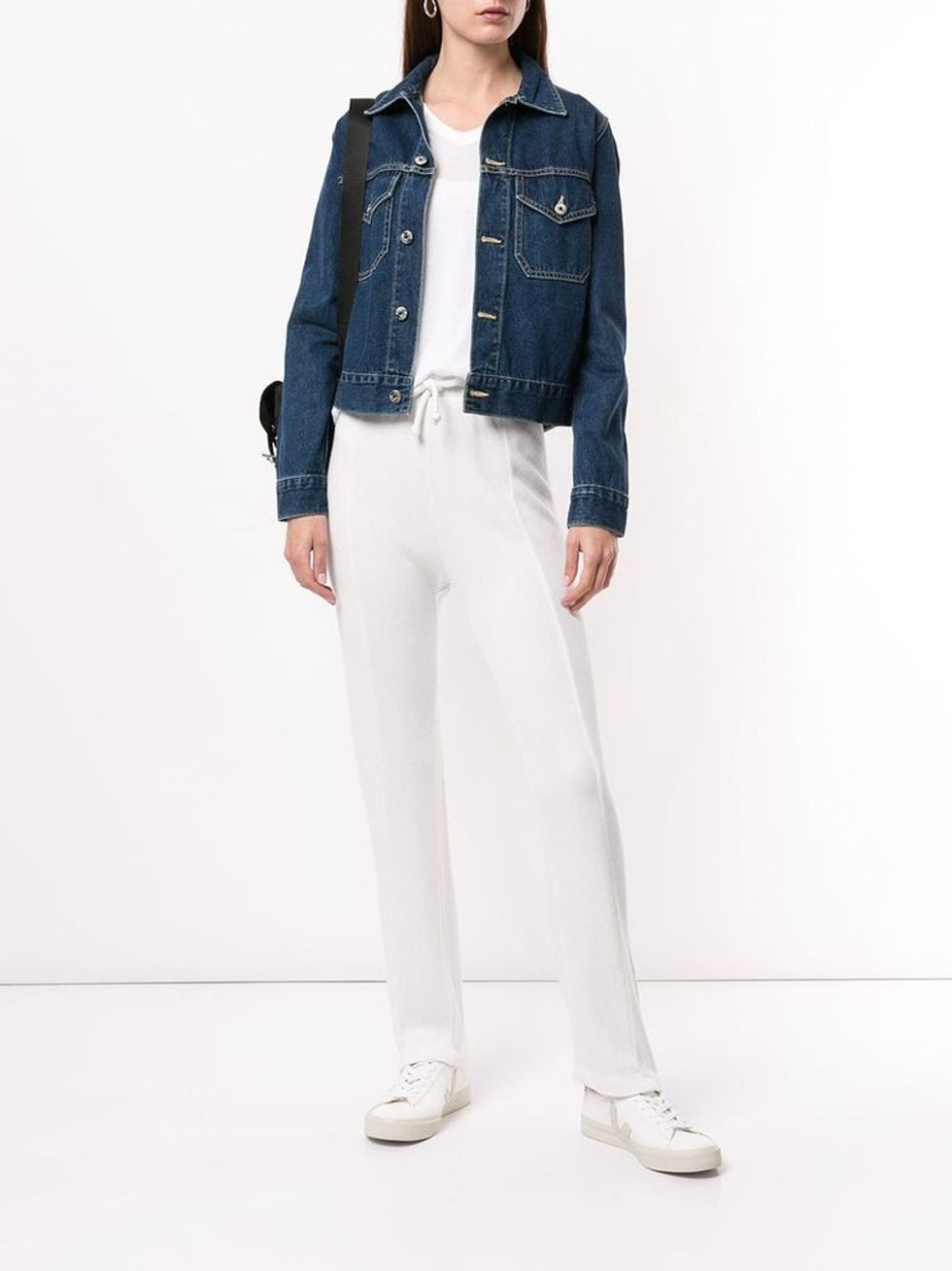 1587740599 14922635 26767642 1000