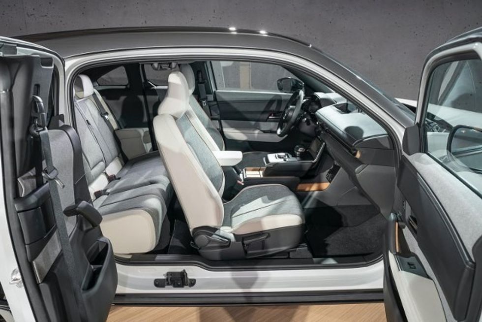 15946437915fd1de9e81705674755702 v4 big