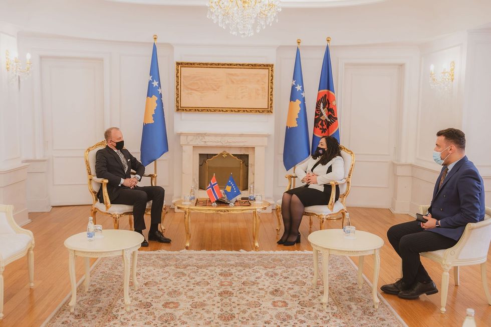 16.4.2021 takim me ambasadorin norvegjez 1 scaled