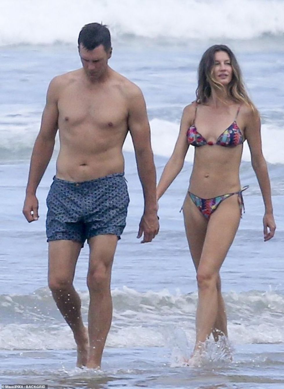 16136076 7254551 Fitter than ever The couple looked in amazing shape as they walk m 65 1563317385272