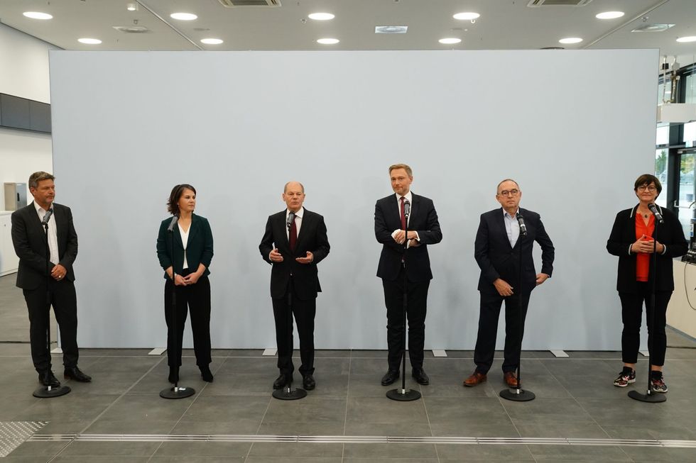 1634297434 h 57233632 1