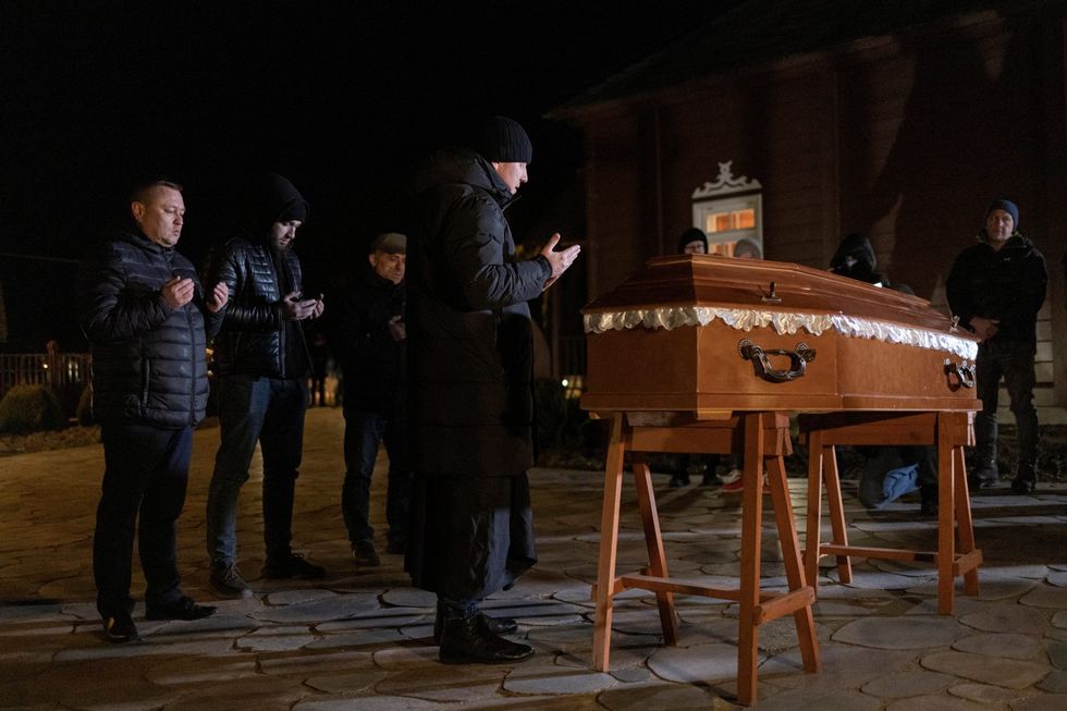 1637076346 2021 11 16T131648Z 610801313 RC2PVQ9W796J RTRMADP 3 EUROPE MIGRANTS BELARUS POLAND FUNERAL 1