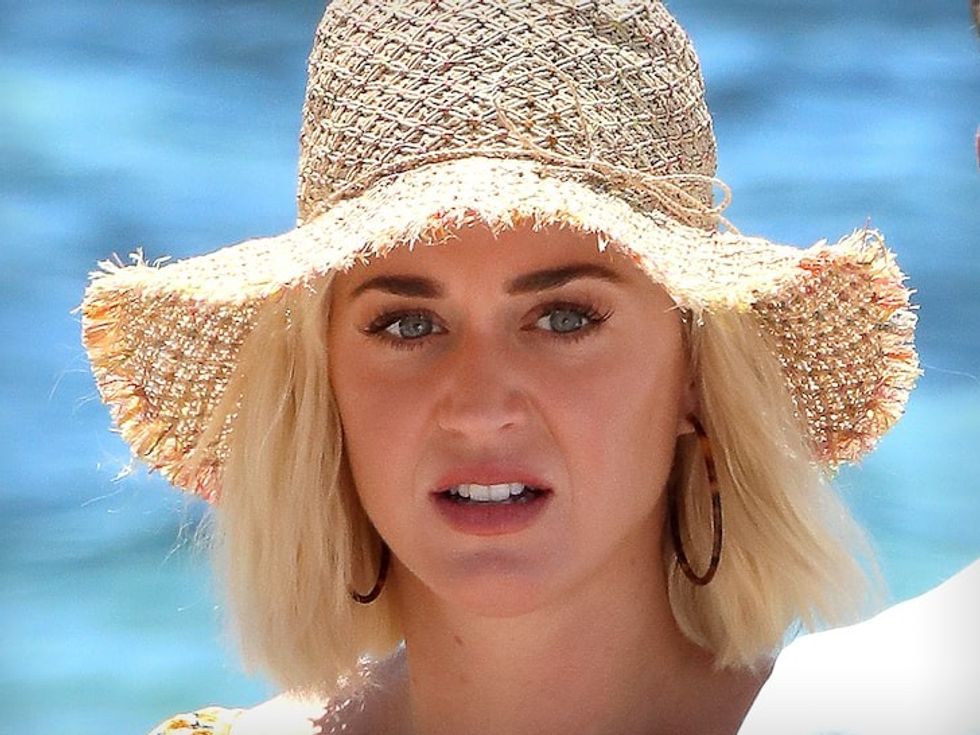 17080df5fb6d471499793b68f276b2de md