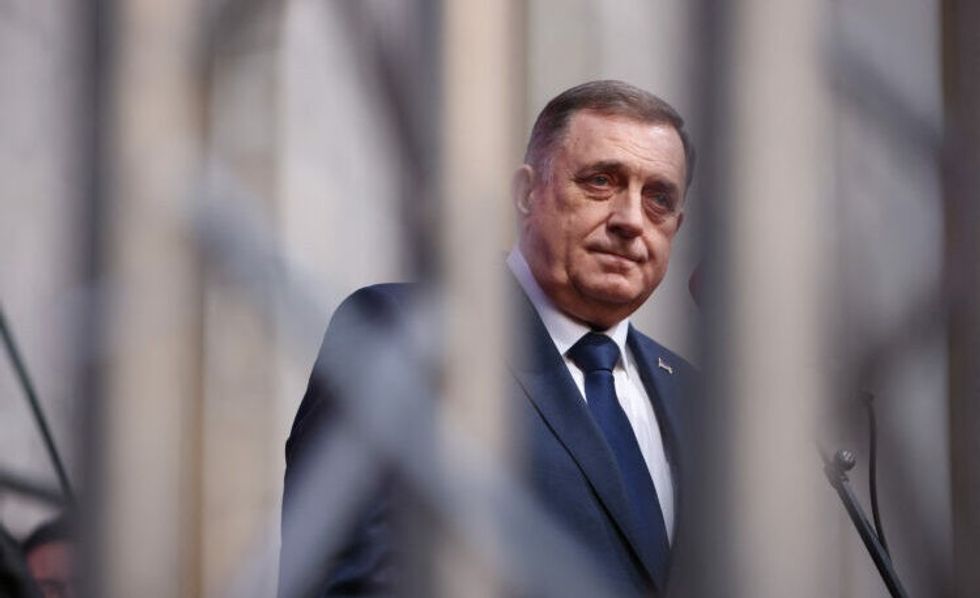 1741975751 2025 02 25T181353Z 1951020800 RC2T1DAQFPFP RTRMADP 3 BOSNIA DODIK SUPPORT 1 e1742743802256