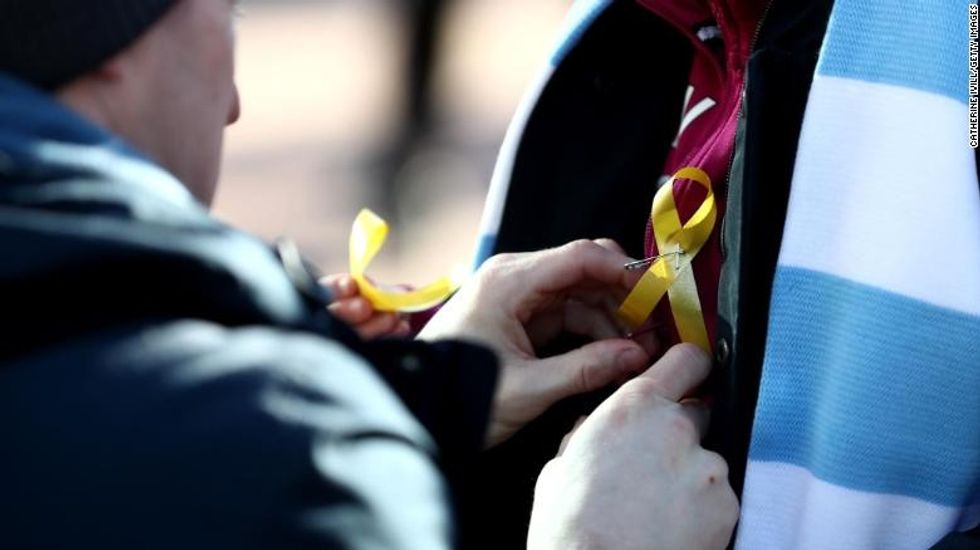 180226100630 manchester city yellow ribbon exlarge 169