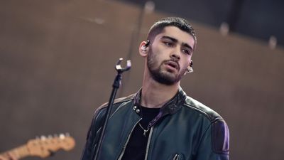 2022/01/2016ZaynMalikGettyImages-534924158-696x468-1.jpg