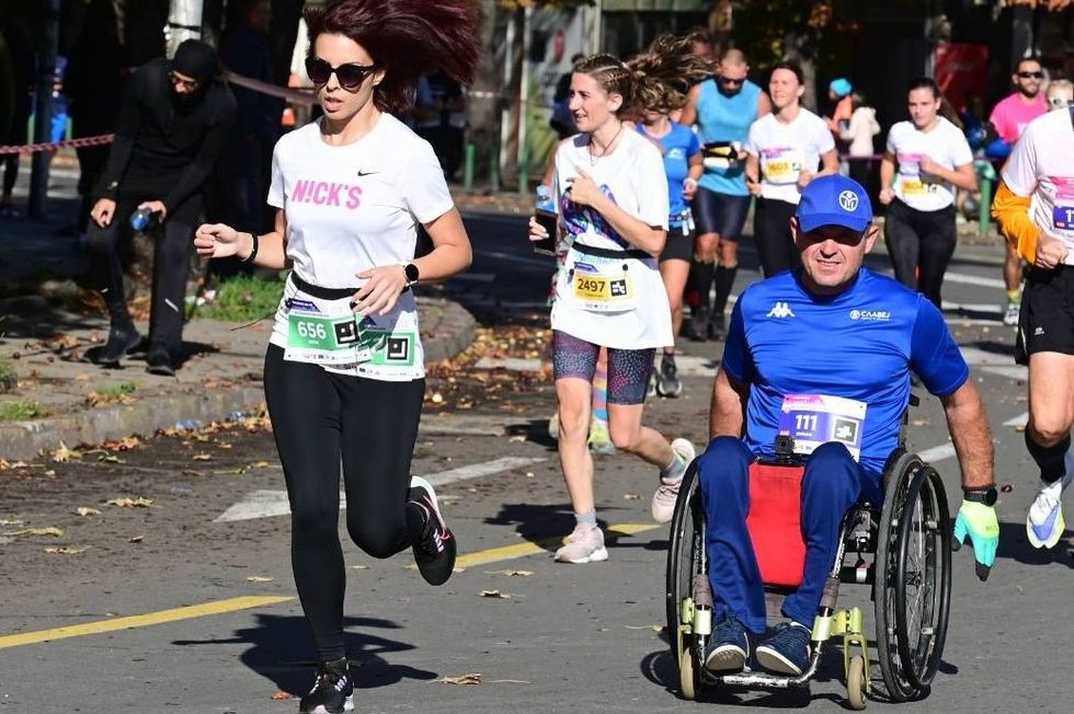 185035 heroj na denot vo invalidska kolichka mina 16 kilometri na skopski maraton foto@2x