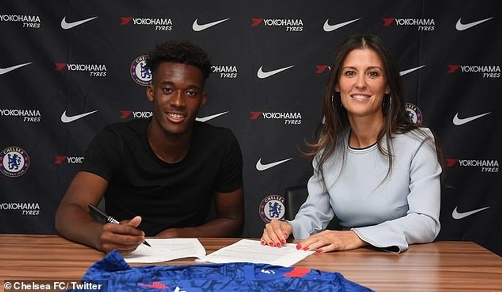 18684448 7212541 Callum Hudson Odoi has ended speculation over his future by sign a 23 1568914819296
