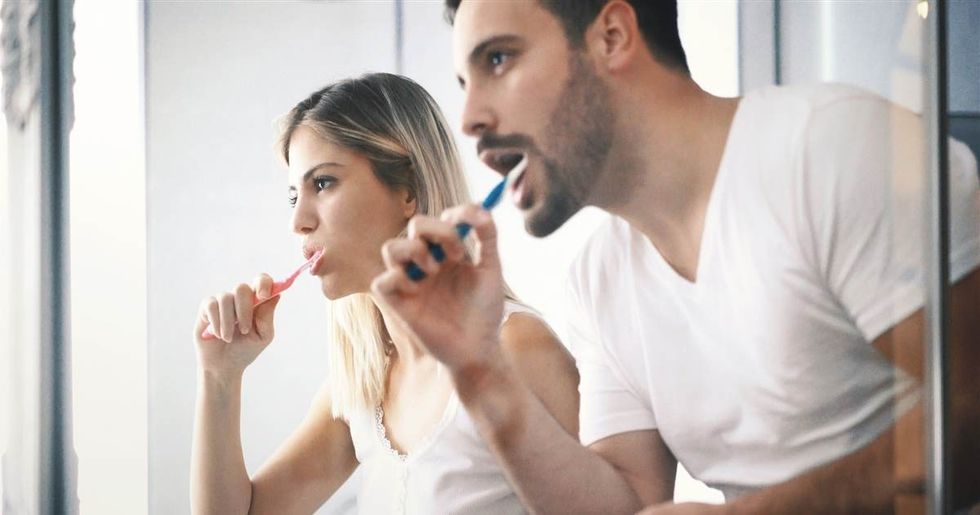 190717 stock brushing teeth ew 1152a 007066e