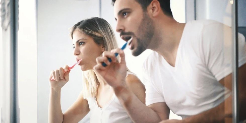 190717 stock brushing teeth ew 1152a