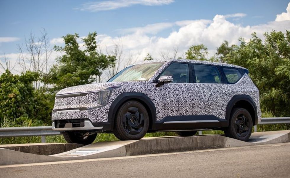 19327 the kia ev9 undergoes final technical testing ahead of 2023 world debut 1661453288