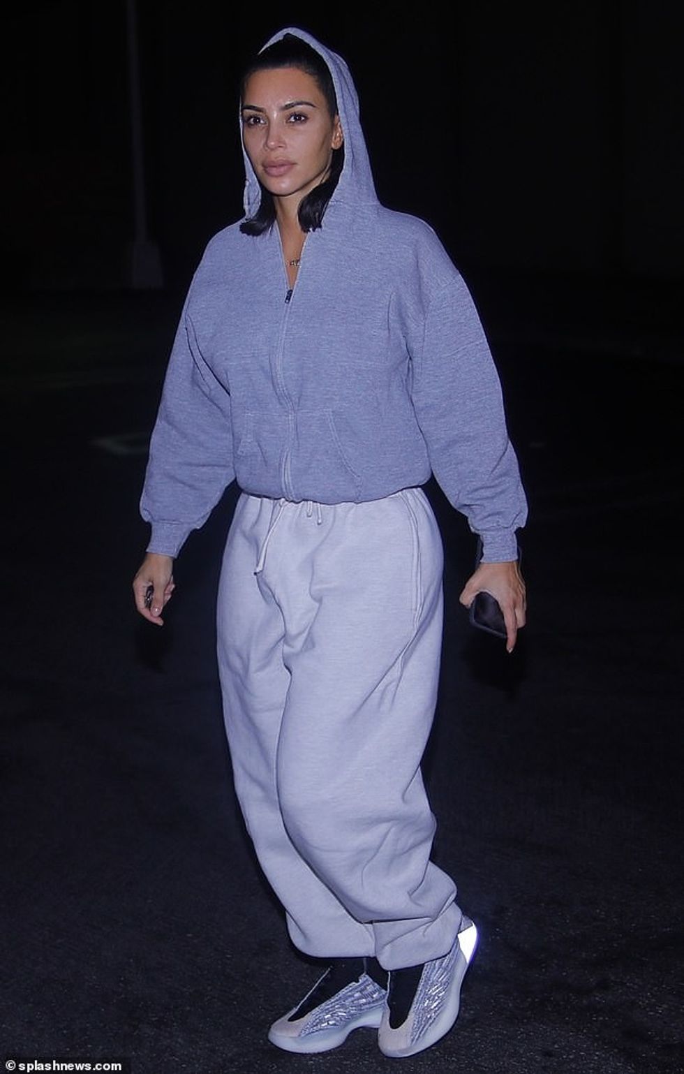 19344816 7542021 Late night look Kim Kardashian was spotted on Friday night in a m 19 1570316032058