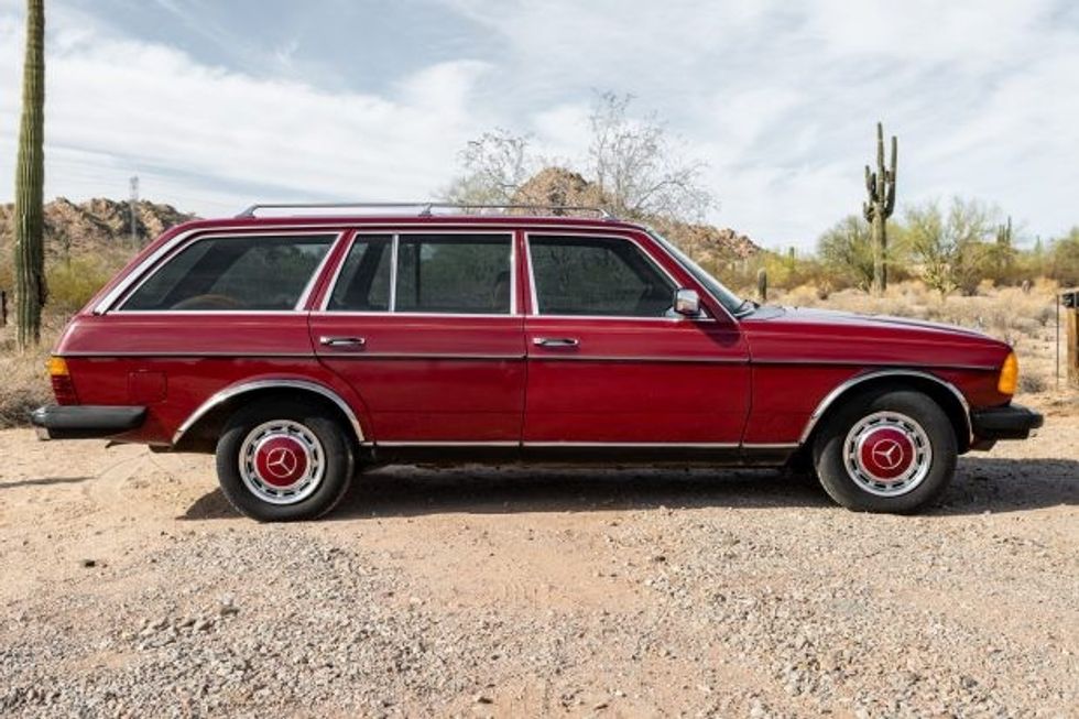1979 mercedes benz 300td 1619855726f98764da1979 mercedes benz 300td 1619855725dff9f98764daa72b71f4 1080 44a7 a464 d1bae71477de mQLzUe scaled 1
