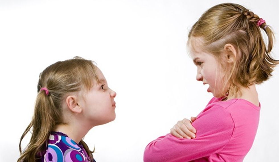 2-376_sibgling_rivalry_girls_fl_b_ls