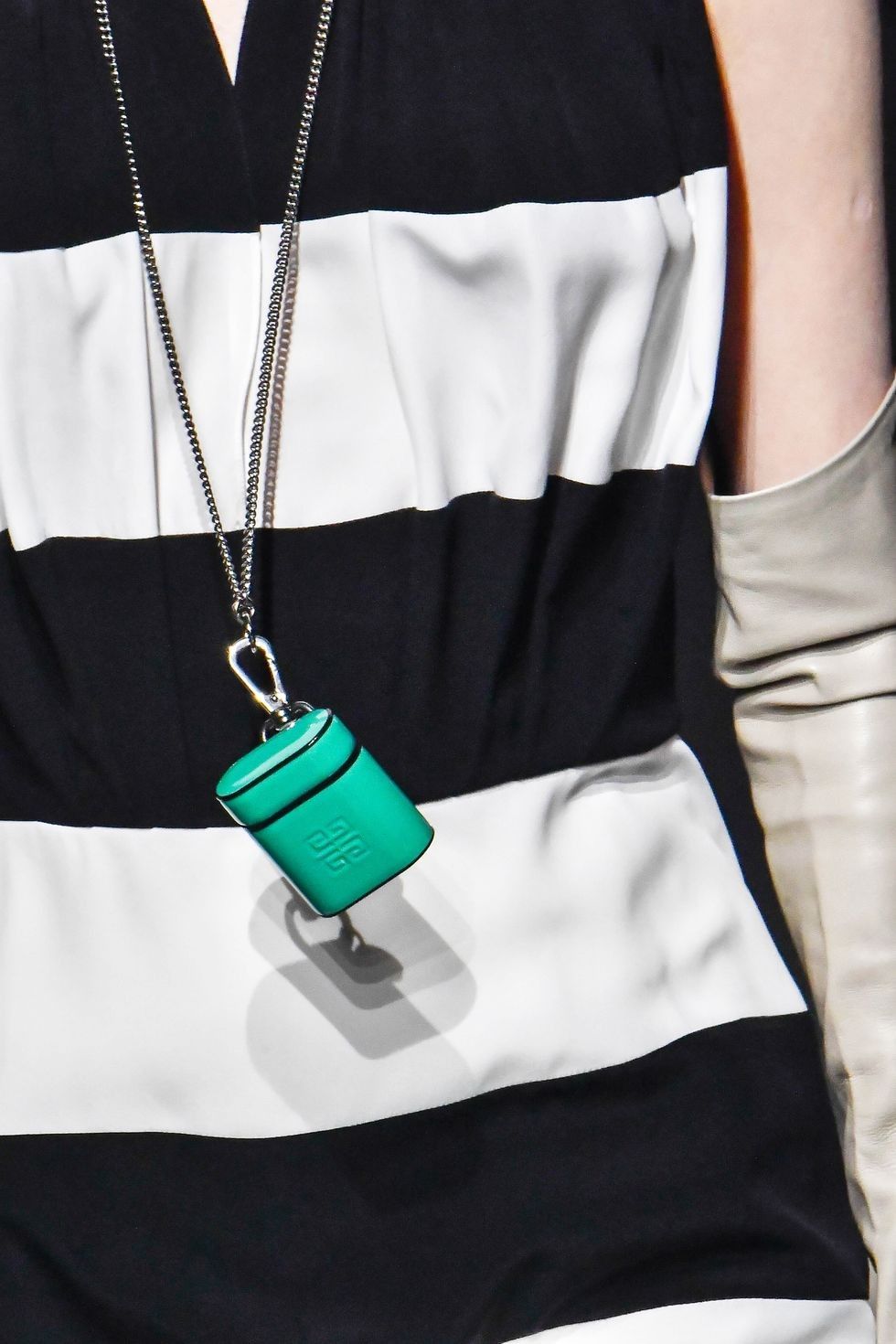 2 640 0 5f56575077f61