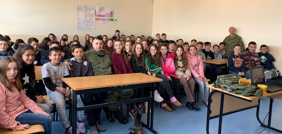 2. FSK ja mbanë ligjërata në shkollat fillore për vetëdijesimin e nxënësve ndaj mjeteve të pashpërthyera