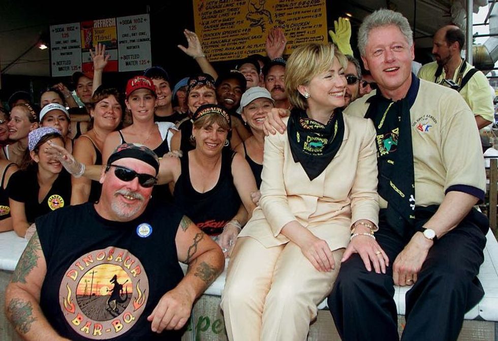 2000 SYRACUSE, : US First Lady and Senatorial candidate fopr New York Hillary Rodham Clinton (C), with President Bill Clinton (R), pose for photos with the workers at Gianelli's Italian Sausages at the State Fair 02 September, 2000 in Syracuse, New York. The President and First Lady are in New York for an short vacation. (ELECTRONIC IMAGE) AFP PHOTO / TIM SLOAN (Photo credit should read TIM SLOAN/AFP/Getty Images)