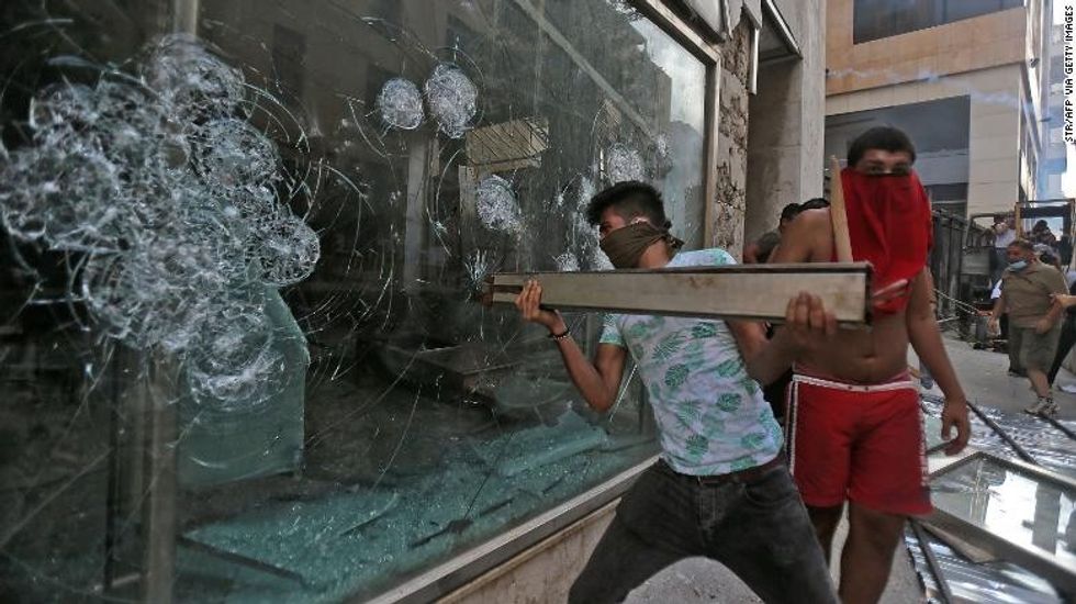 200808111152 14 beirut protest 0808 exlarge 169