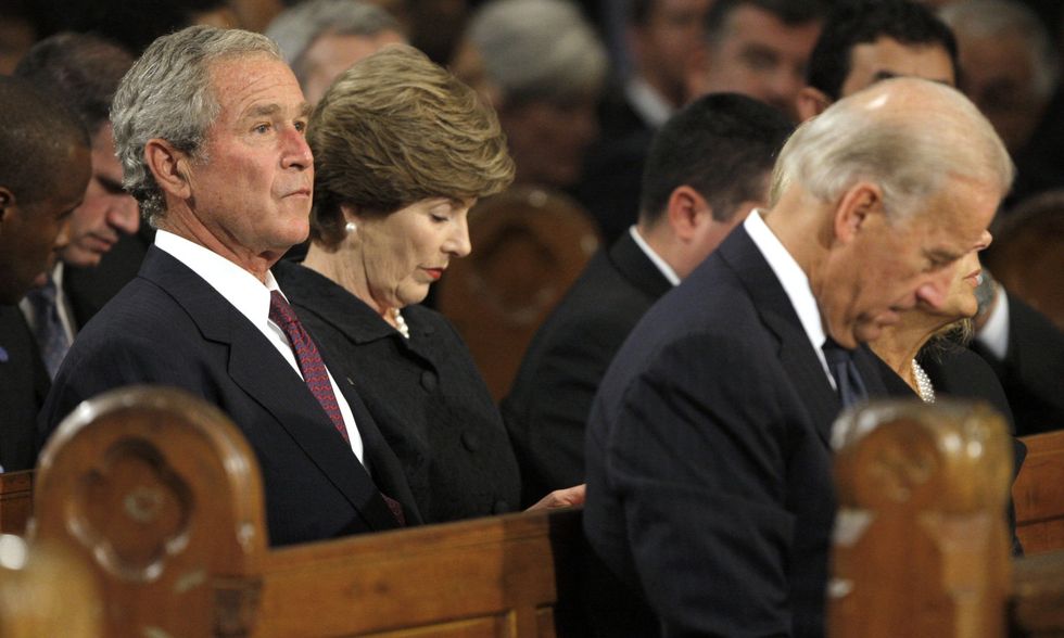 2009 08 29T120000Z 555927337 GM1E58T1R2V01 RTRMADP 3 KENNEDY 1