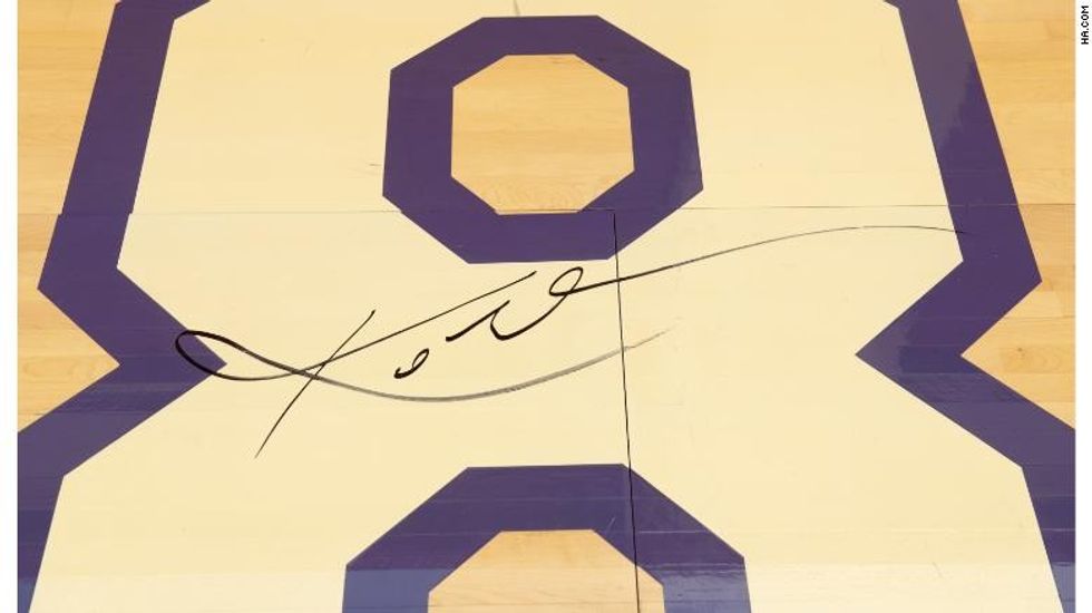 200909180649 kobe bryant hardwood floor 2 exlarge 169