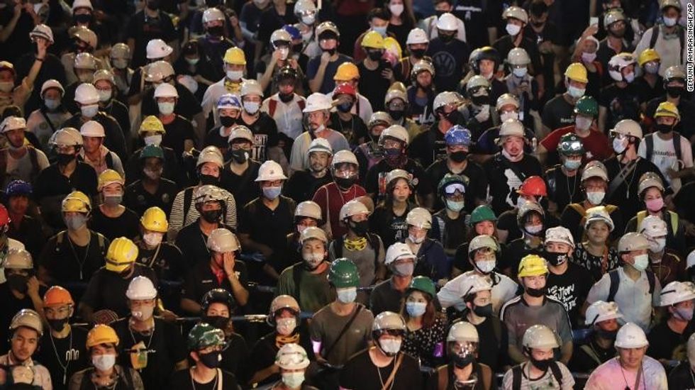 201101090425 thailand protests 1026 exlarge 169