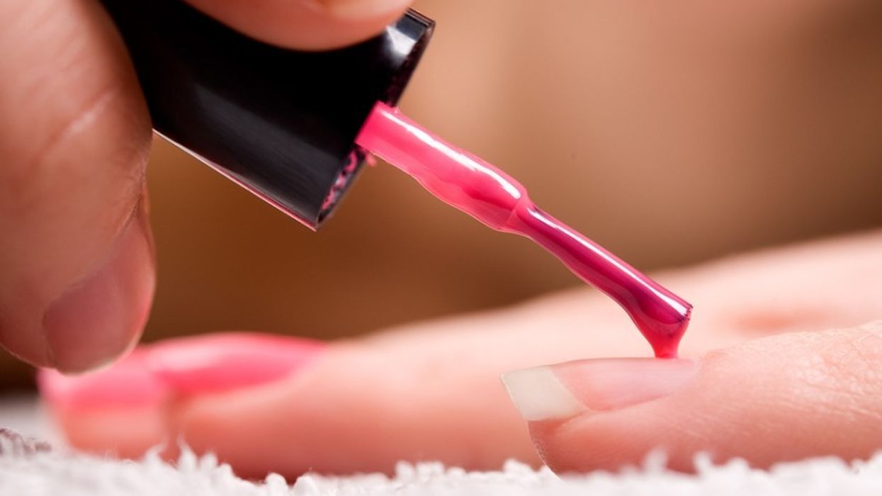 2013/11/bigstock-Woman-applying-red-nail-polish-17561453-840x560.jpg