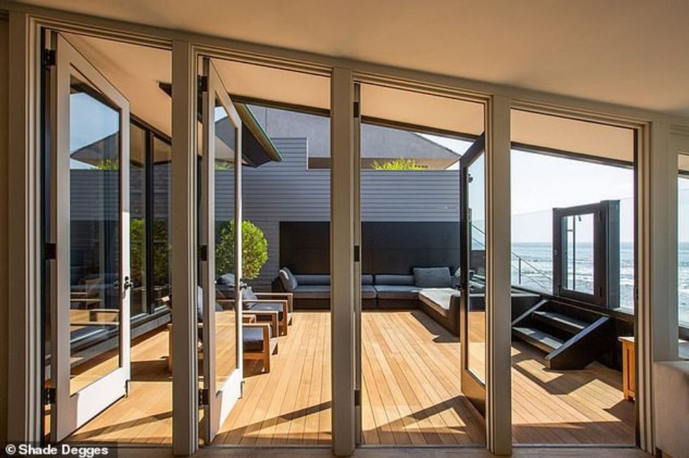 20147886 9116545 Inviting According to the listing the property has a distinctive a 163 1609893659684