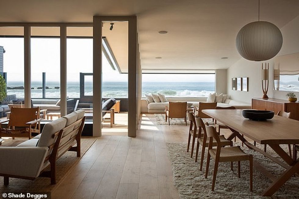 20147888 7610821 Lavish The stunning recently renovated home features four bedroo a 99 1609891309879