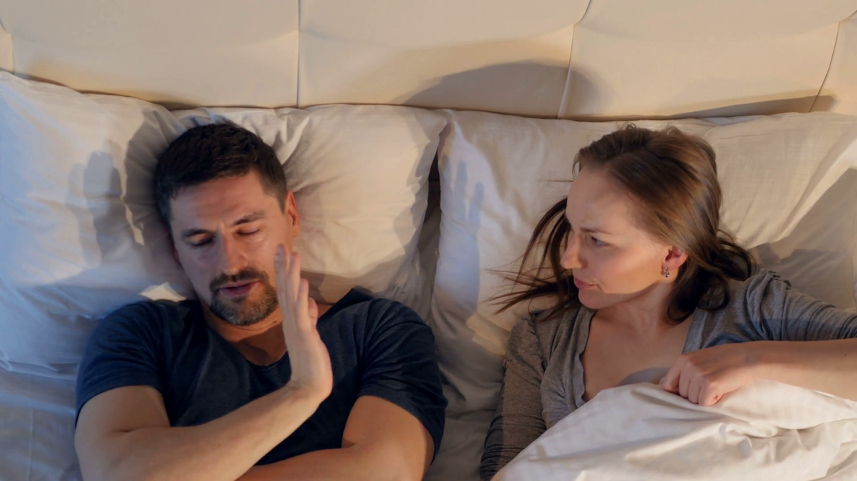 2015/10/videoblocks-young-couple-arguing-in-bed-at-home-4k_hbm1adezzw_thumbnail-full13.png