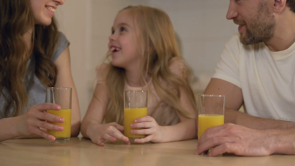 2015/11/happy-healthy-family-drinking-orange-juice-with-smiles-on-faces-morning-at-home_bvnzopokl_thumbnail-full01.png