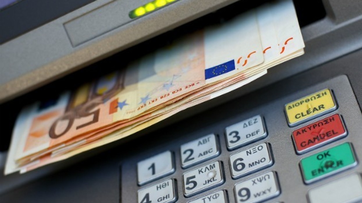 2016/01/120517052758-greece-bank-atm-story-top-e1432106684451.jpg