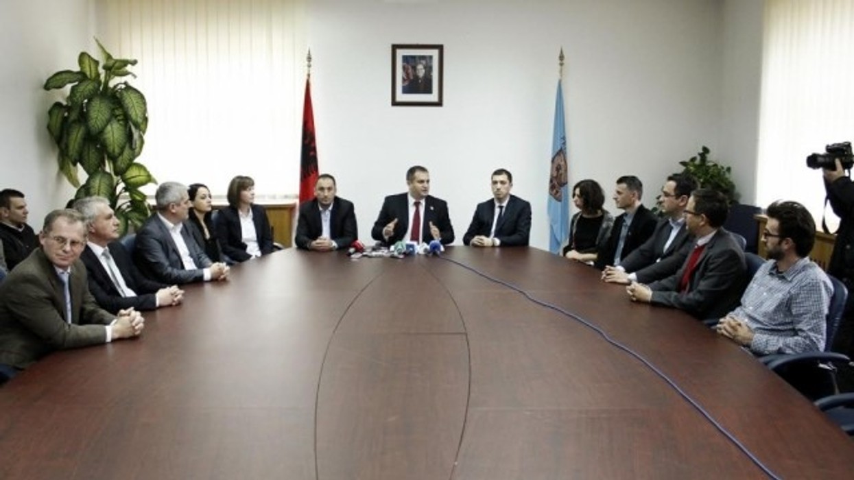 2016/01/ahmeti-prezanton-ekipin-e-tij-qeveris-euml-s_2_hd.jpg