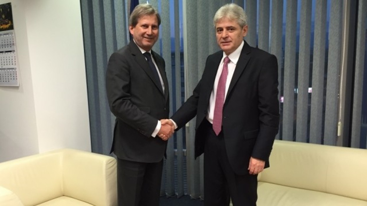 2016/01/ahmeti-sh-euml-non-p-euml-rvjetorin-e-bdi-s-euml-me-let-euml-r-drejtuar-komisionerit-hahn_hd.jpg