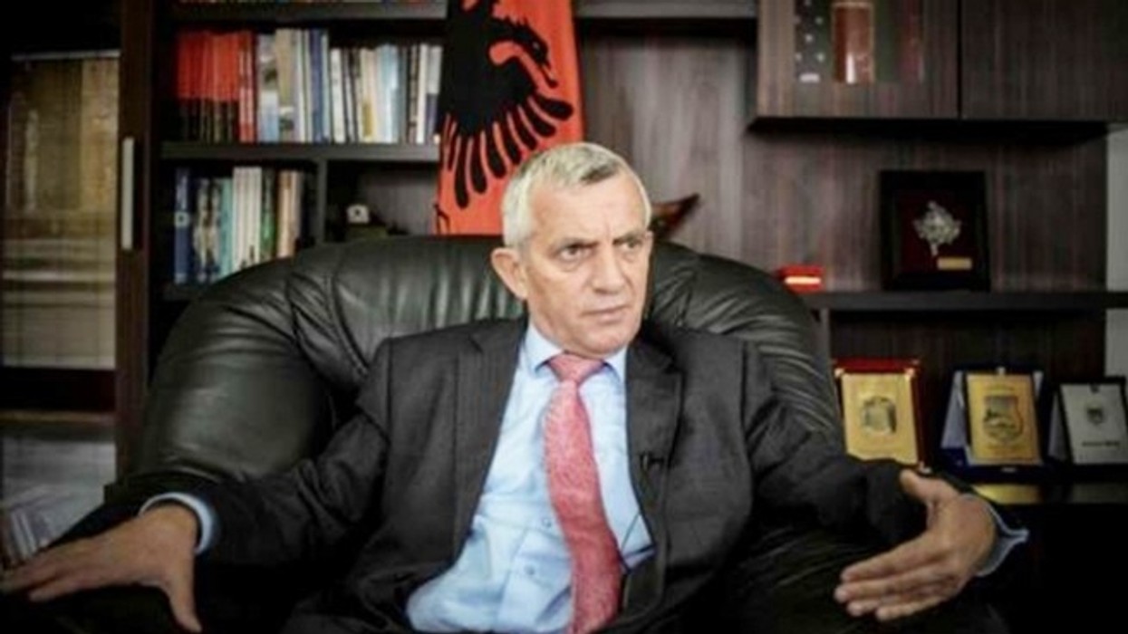 2016/01/Ambasdori_minxhozi.jpg