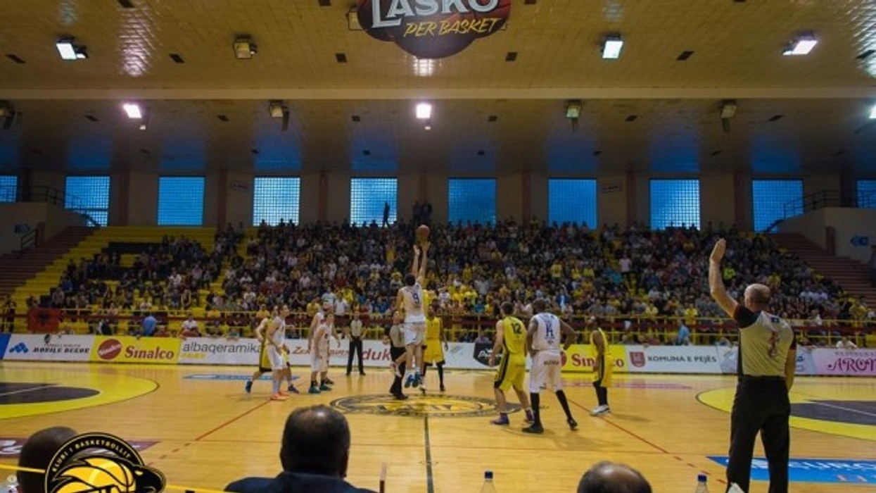 2016/01/arena-nd-euml-rkomb-euml-tare-ndeshje-e-v-euml-shtir-euml-p-euml-r-basketbollin-kosovar_hd.jpg