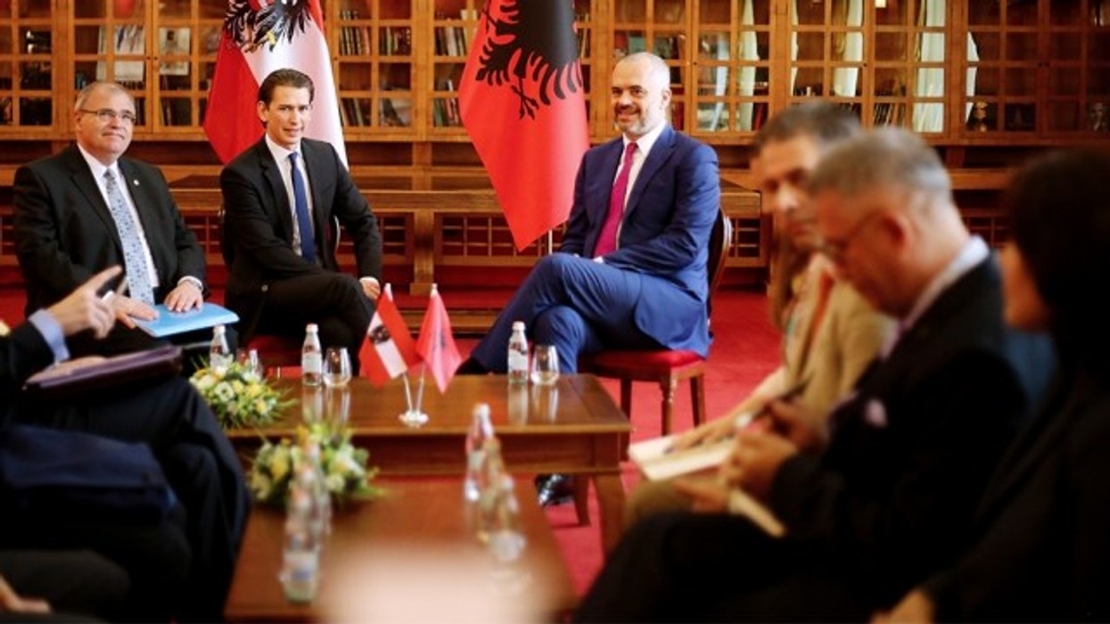 2016/01/austria-pro-statusit-p-euml-r-shqip-euml-rin-euml_hd.jpg
