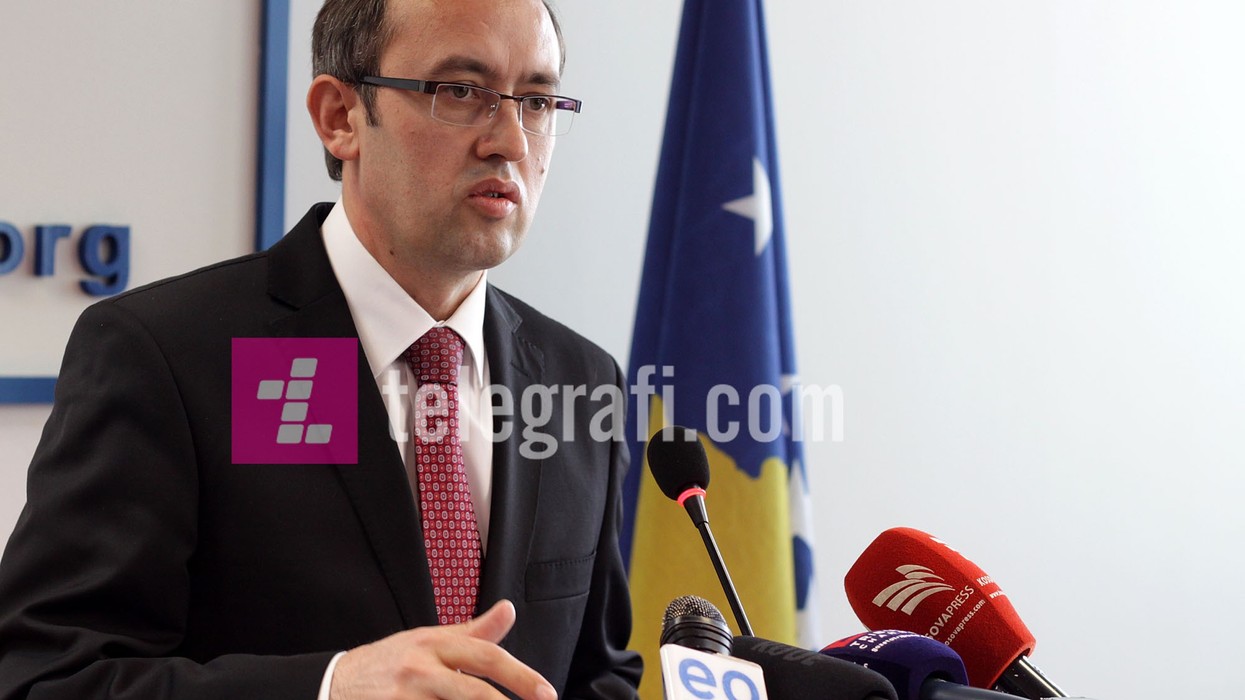 2016/01/Avdullah-Hoti-Udhezimi-Administrativ-per-Shfrytezimin-e-Paisjeve-Elektronike-dhe-Sistemeve-Fiskale-foto-ridvan-slivova-03.jpg