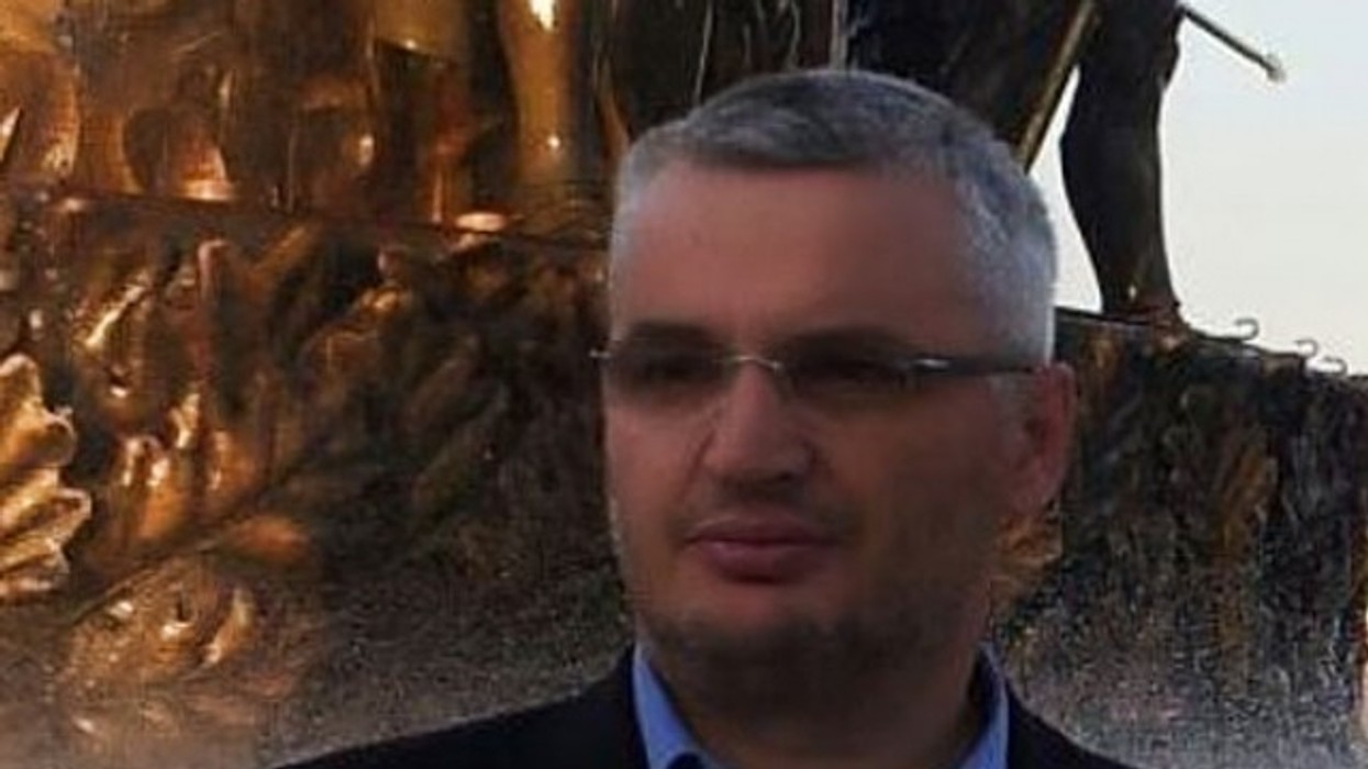 2016/01/babadimri-me-revolver_hd.jpg