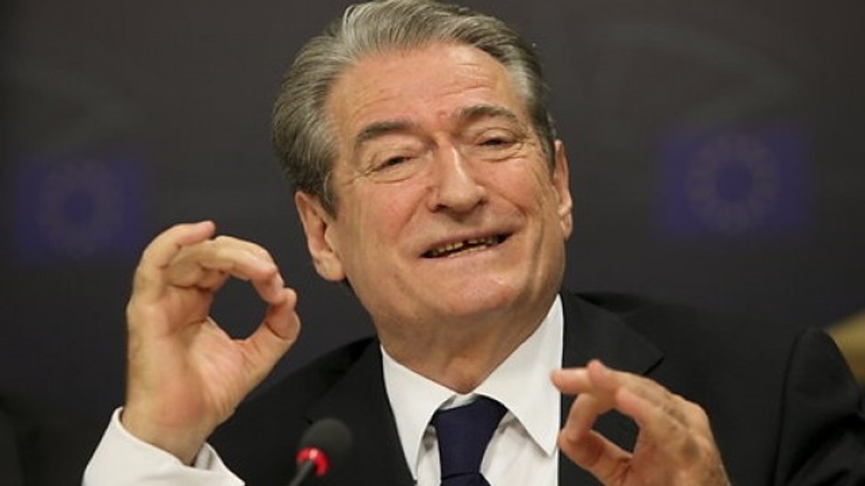 2016/01/berisha-rama-i-lidhur-kok-euml-e-k-euml-mb-euml-me-krimin_hd.jpg