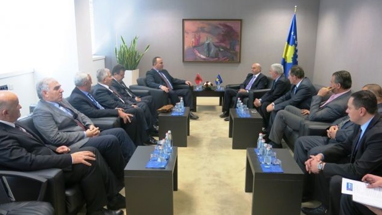 2016/01/biznesmenet.jpg