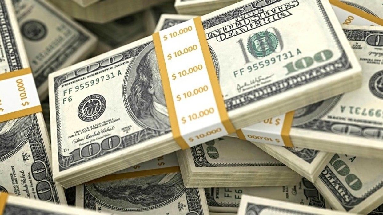 2016/01/cash_billionaire.jpg