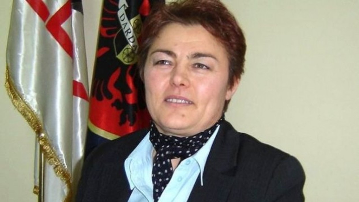 2016/01/ccedil-far-euml-tha-n-euml-janar-2014-melihate-t-euml-rmkolli-p-euml-r-isa-mustaf-euml-n_hd.jpg